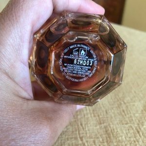 FLOWERBOMB. Viktor & Rolf